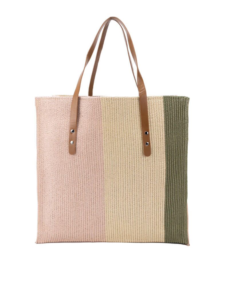 Sac de plage avec chapeau